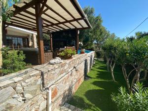 Vonkajšia záhrada v ubytovaní Luxury villa with stunning panoramic sea view