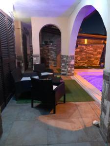 Zimmer mit Pool und Kegelbahn in der Unterkunft Crasta's House in Castel Volturno
