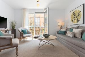 a living room with a couch and a table at Genteel Home San Antonio in Cádiz