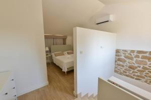 Postel nebo postele na pokoji v ubytování New Holiday Homes Ruzmarin