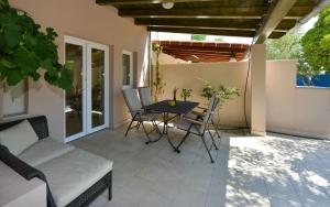 Patio nebo venkovní prostory v ubytování New Holiday Homes Ruzmarin