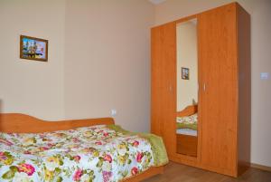 Tempat tidur dalam kamar di DDenko Apartment