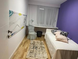 a small bedroom with a bed and a window at Bastion Apartament 4 in Timişoara