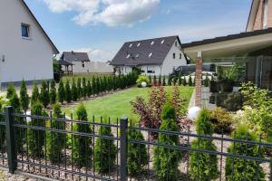 Zahrada ubytování Leaf&Stay Ferienhaus auf Usedom mit optionaler Wallbox