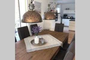 Kuchyň nebo kuchyňský kout v ubytování Leaf&Stay Ferienhaus auf Usedom mit optionaler Wallbox