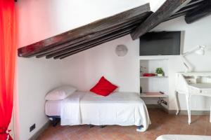 En eller flere senge i et værelse på VG FONTANA DI TREVI - 5 STELLE Camera con balcone