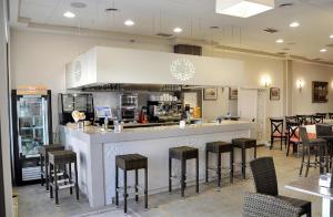 Reštaurácia alebo iné gastronomické zariadenie v ubytovaní Hotel Maestranza