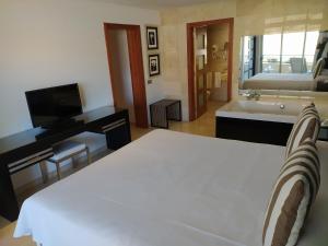 Voodi või voodid majutusasutuse Anfi del Mar Tauro Golf 1 Emerald Club toas