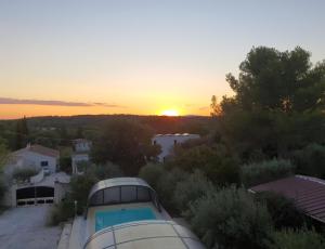 Η ανατολή ή δύση του ηλίου όπως φαίνεται από αυτό το bed & breakfast ή από εκεί κοντά