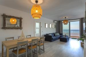 A seating area at ATLANTICO Family Home by Cadiz4Rentals
