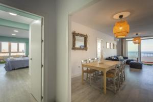 A bed or beds in a room at ATLANTICO Family Home by Cadiz4Rentals