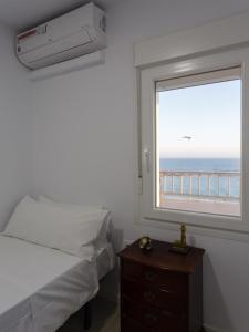 A bed or beds in a room at ATLANTICO Family Home by Cadiz4Rentals