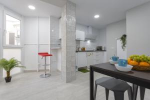A kitchen or kitchenette at ATLANTICO Family Home by Cadiz4Rentals