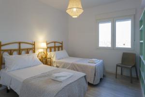 A bed or beds in a room at ATLANTICO Family Home by Cadiz4Rentals