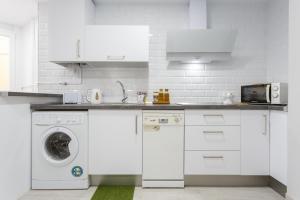 A kitchen or kitchenette at ATLANTICO Family Home by Cadiz4Rentals
