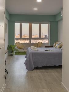 A bed or beds in a room at ATLANTICO Family Home by Cadiz4Rentals