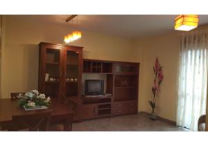 a living room with a entertainment center and a tv at Bilbilis de Mundobriga in Calatayud