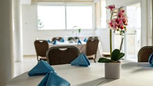 Restaurace v ubytování Acco Beach Hotel + 23 fotografií