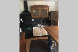 Η κουζίνα ή μικρή κουζίνα στο La petite maison dans la jungle +18 φωτογραφίες