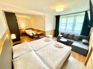 Postel nebo postele na pokoji v ubytování Villa Pinus Slovenský raj - Hotel Čingov dependance