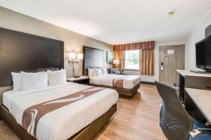 Rúm í herbergi á Quality Inn Poughkeepsie