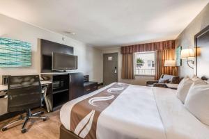 Sjónvarps- og/eða afþreyingartæki á Quality Inn Poughkeepsie