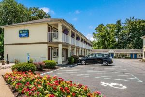 a car parked in a parking lot in front of a hotel at Rodeway Inn Poughkeepsie in Poughkeepsie