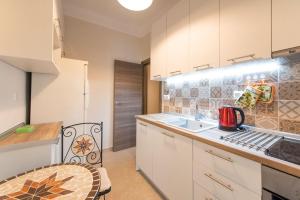 Ảnh trong thư viện ảnh của Apricot by halu! Cozy Apt next to Agia Sophia metro station ở Thessaloníki