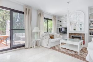 Posedenie v ubytovaní Charming Beachside Townhouse in San Pedro A Lovely Retreat Steps from the Shore