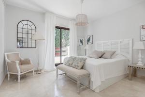 Posteľ alebo postele v izbe v ubytovaní Charming Beachside Townhouse in San Pedro A Lovely Retreat Steps from the Shore