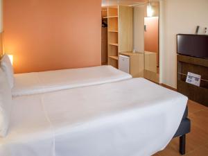 Postel nebo postele na pokoji v ubytování ibis Maceio Pajuçara