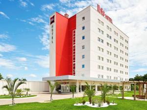 a hotel with a red and white building at ibis Rio Branco in Rio Branco