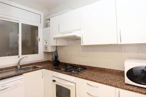 Kuchyňa alebo kuchynka v ubytovaní AT174 Apartamento en segunda línea de la playa, wifi