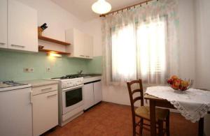Kuchyňa alebo kuchynka v ubytovaní Apartment Rustico