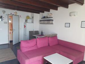 Posezení v ubytování Modern Two Floors Apartment With A Beautiful View