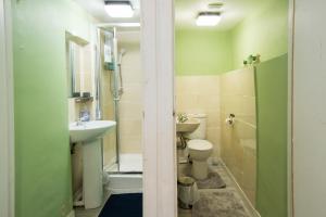 7 Bedroom Townhouse tesisinde bir banyo