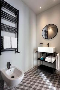 Apollo Suite tesisinde bir banyo