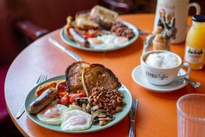 Gallery image of The Bear Bread Bakery, boutique en-suite rooms with breakfast in the Bakery, in the heart of Colyton in Colyton