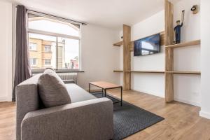 Televisyen dan/atau pusat hiburan di Appartement Croisé Laroche 2 (12min de Lille)