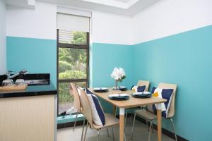 a dining room with a wooden table and chairs at Solar Villas in Hong Kong