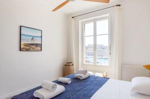 Photo de la galerie de l'établissement MASSILIA BLUE - Grand appartement refait à neuf avec vue sur le Vieux Port, à Marseille