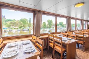 Restaurace v ubytování Botel Vodnik