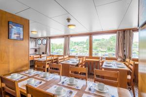 Restaurace v ubytování Botel Vodnik