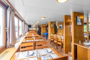 Restaurace v ubytování Botel Vodnik