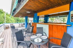 Balkón nebo terasa v ubytování Botel Vodnik