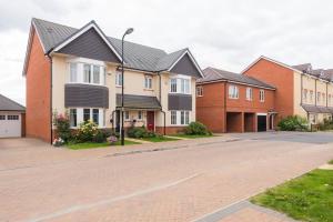 Gallery image of Greenfield's Oxlade Home - Modern 3 Bed room House, Langley, Slough in Slough