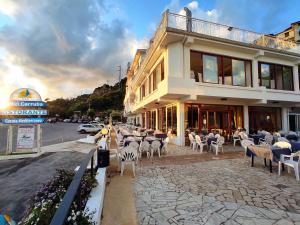 Restoran atau tempat lain untuk makan di Hotel La Carruba