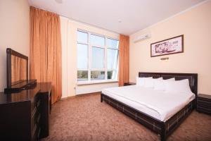 Cama o camas de una habitación en Optima Odesa