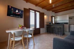 Kuchyňa alebo kuchynka v ubytovaní LavatoioFlats Casa sul mare e sul lavatoio medievale a Cefalù