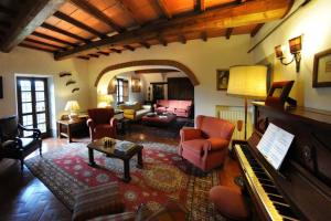 Posezení v ubytování Exclusive Villa Parrano - countryside with pool